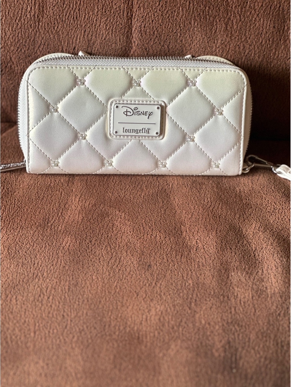 Loungefly Disney Minnie Mouse Iridescent Wedding Wristlet Wallet Quilted Pearls